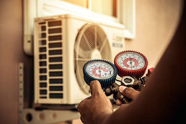 Professional Hvac technician working in Rochester, IL